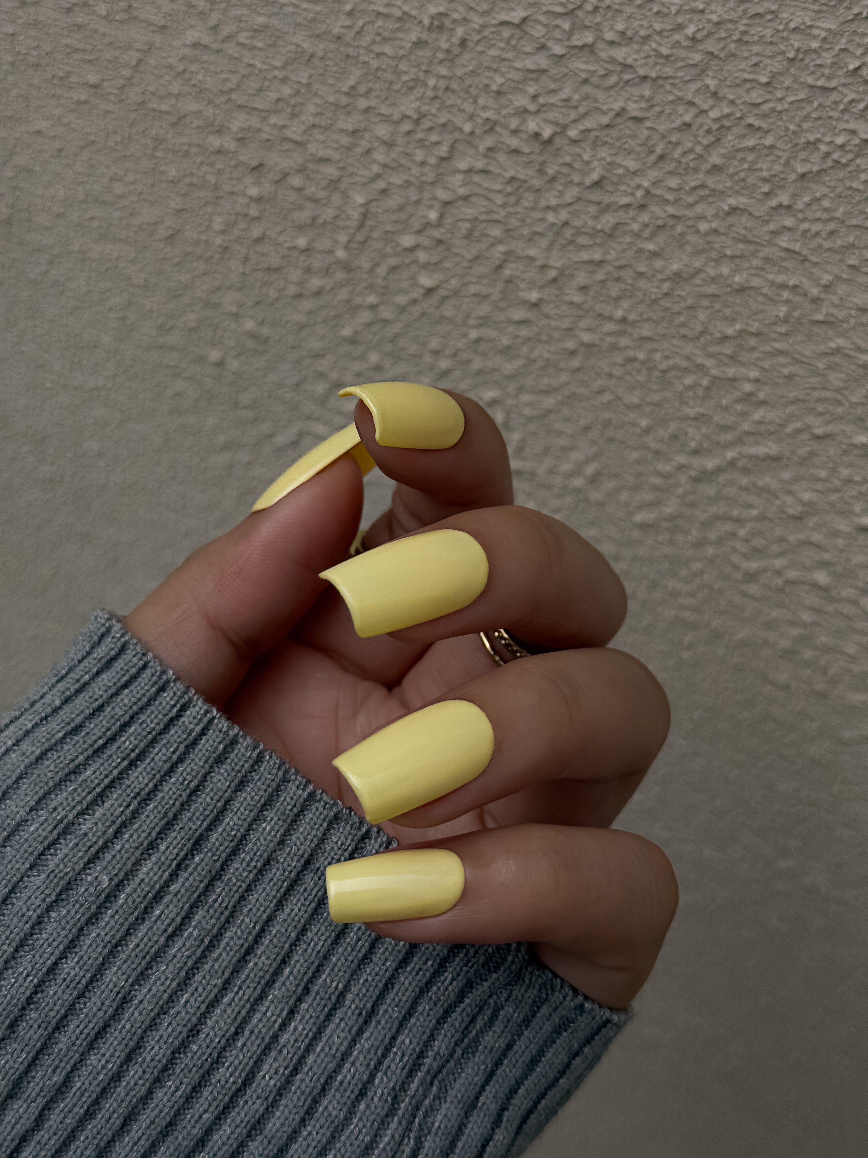 Buttercream Glow Pastel Yellow Glossy Press on Nails