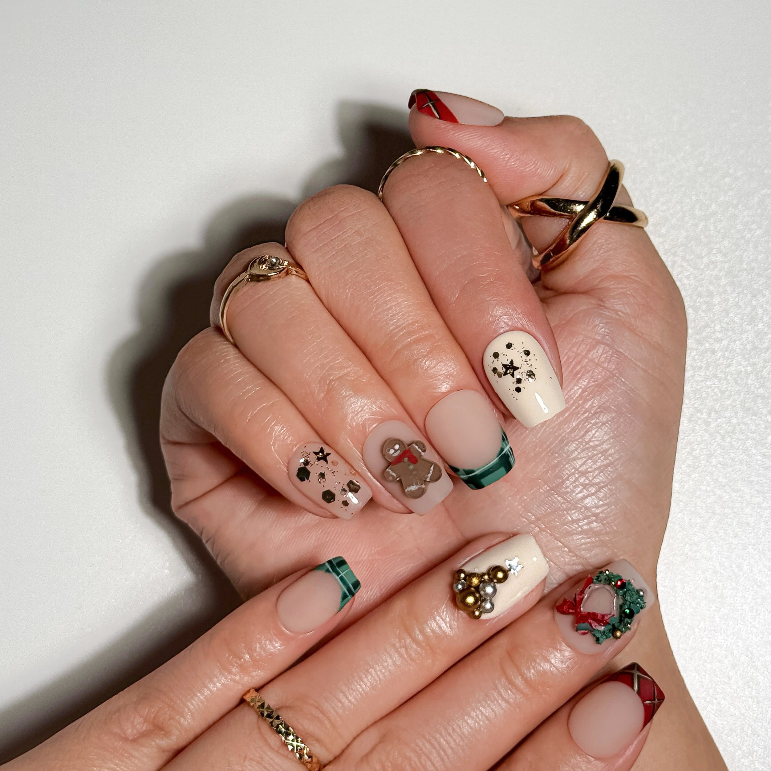 Mr Gingerbread Cozy Holiday Press on Nails with Wreath and Star Art