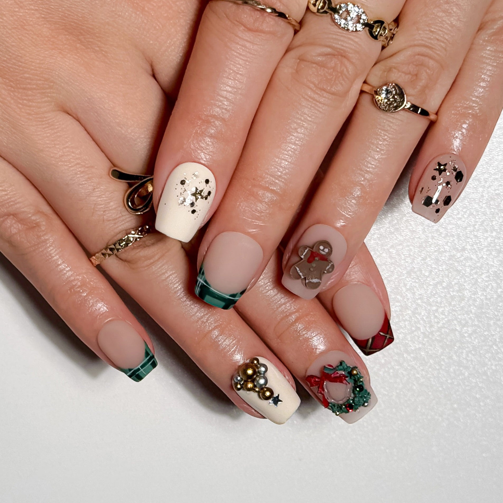 Mr Gingerbread Cozy Holiday Press on Nails with Wreath and Star Art